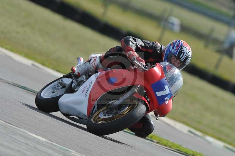 Rockingham no limits trackday;enduro digital images;event digital images;eventdigitalimages;no limits trackdays;peter wileman photography;racing digital images;rockingham raceway northamptonshire;rockingham trackday photographs;trackday digital images;trackday photos