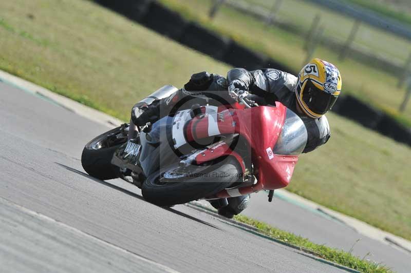 Rockingham no limits trackday;enduro digital images;event digital images;eventdigitalimages;no limits trackdays;peter wileman photography;racing digital images;rockingham raceway northamptonshire;rockingham trackday photographs;trackday digital images;trackday photos