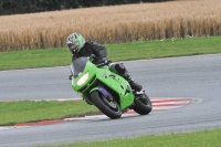 Rockingham-no-limits-trackday;enduro-digital-images;event-digital-images;eventdigitalimages;no-limits-trackdays;peter-wileman-photography;racing-digital-images;rockingham-raceway-northamptonshire;rockingham-trackday-photographs;trackday-digital-images;trackday-photos