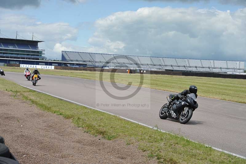 Rockingham no limits trackday;enduro digital images;event digital images;eventdigitalimages;no limits trackdays;peter wileman photography;racing digital images;rockingham raceway northamptonshire;rockingham trackday photographs;trackday digital images;trackday photos