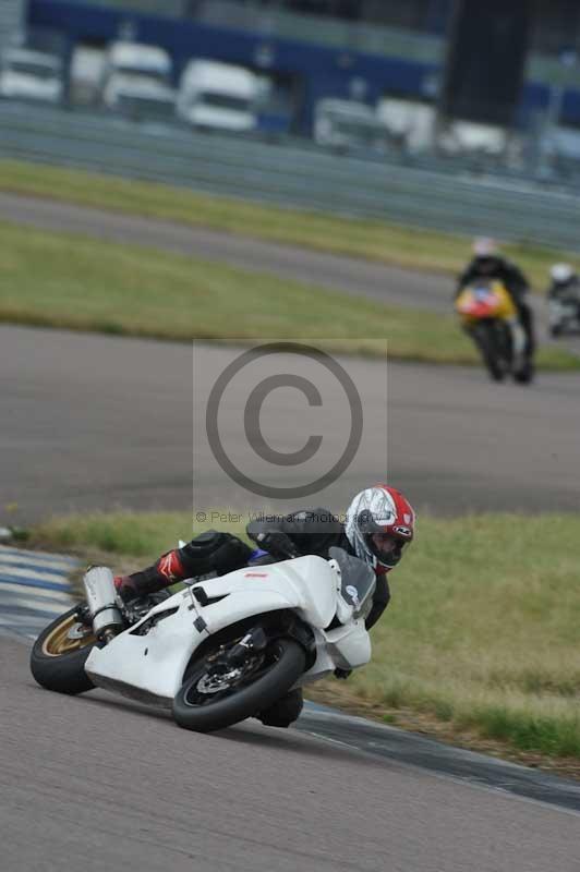 Rockingham no limits trackday;enduro digital images;event digital images;eventdigitalimages;no limits trackdays;peter wileman photography;racing digital images;rockingham raceway northamptonshire;rockingham trackday photographs;trackday digital images;trackday photos