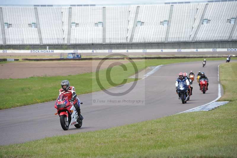 Rockingham no limits trackday;enduro digital images;event digital images;eventdigitalimages;no limits trackdays;peter wileman photography;racing digital images;rockingham raceway northamptonshire;rockingham trackday photographs;trackday digital images;trackday photos