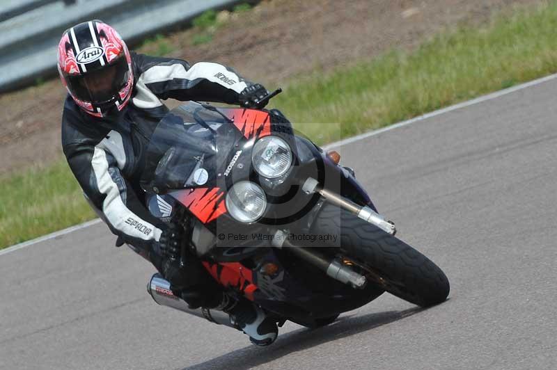 Rockingham no limits trackday;enduro digital images;event digital images;eventdigitalimages;no limits trackdays;peter wileman photography;racing digital images;rockingham raceway northamptonshire;rockingham trackday photographs;trackday digital images;trackday photos