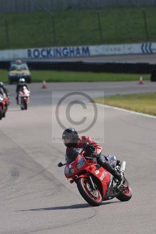 Rockingham no limits trackday;enduro digital images;event digital images;eventdigitalimages;no limits trackdays;peter wileman photography;racing digital images;rockingham raceway northamptonshire;rockingham trackday photographs;trackday digital images;trackday photos