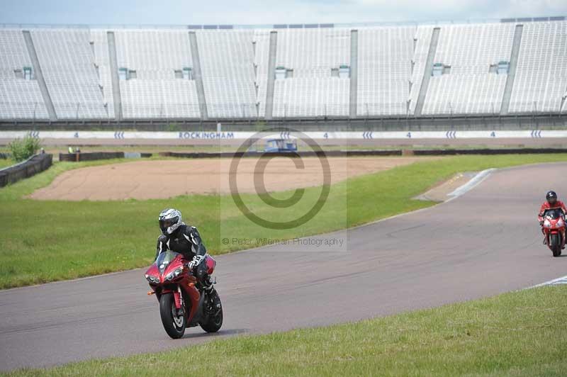 Rockingham no limits trackday;enduro digital images;event digital images;eventdigitalimages;no limits trackdays;peter wileman photography;racing digital images;rockingham raceway northamptonshire;rockingham trackday photographs;trackday digital images;trackday photos