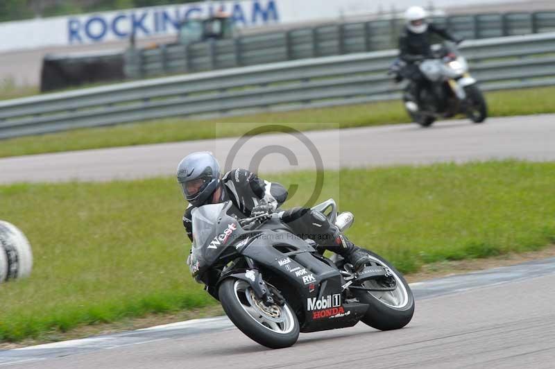 Rockingham no limits trackday;enduro digital images;event digital images;eventdigitalimages;no limits trackdays;peter wileman photography;racing digital images;rockingham raceway northamptonshire;rockingham trackday photographs;trackday digital images;trackday photos
