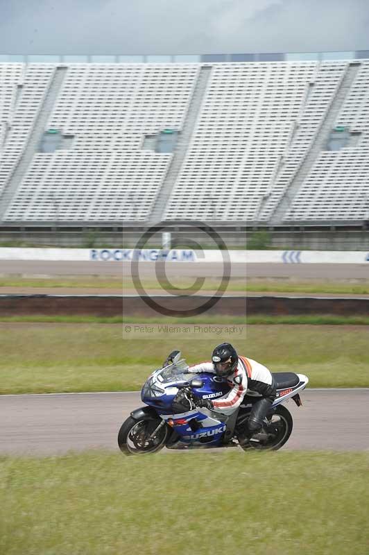Rockingham no limits trackday;enduro digital images;event digital images;eventdigitalimages;no limits trackdays;peter wileman photography;racing digital images;rockingham raceway northamptonshire;rockingham trackday photographs;trackday digital images;trackday photos