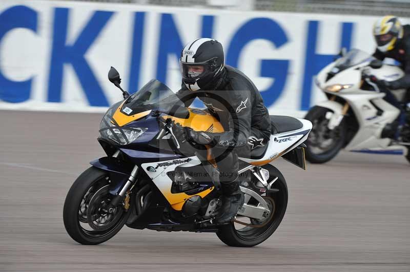 Rockingham no limits trackday;enduro digital images;event digital images;eventdigitalimages;no limits trackdays;peter wileman photography;racing digital images;rockingham raceway northamptonshire;rockingham trackday photographs;trackday digital images;trackday photos