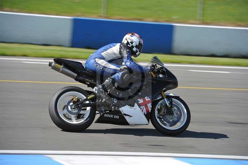 Motorcycle action photographs;donington;donington park leicestershire;donington photographs;event digital images;eventdigitalimages;no limits trackday;peter wileman photography;trackday;trackday digital images;trackday photos