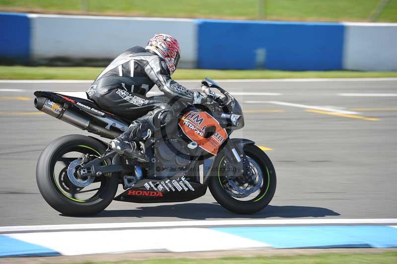Motorcycle action photographs;donington;donington park leicestershire;donington photographs;event digital images;eventdigitalimages;no limits trackday;peter wileman photography;trackday;trackday digital images;trackday photos