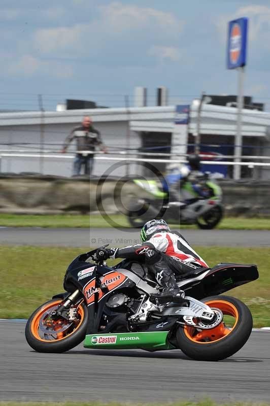 Motorcycle action photographs;donington;donington park leicestershire;donington photographs;event digital images;eventdigitalimages;no limits trackday;peter wileman photography;trackday;trackday digital images;trackday photos