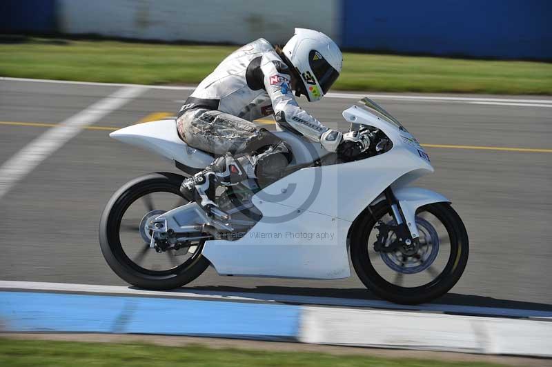 Motorcycle action photographs;donington;donington park leicestershire;donington photographs;event digital images;eventdigitalimages;no limits trackday;peter wileman photography;trackday;trackday digital images;trackday photos