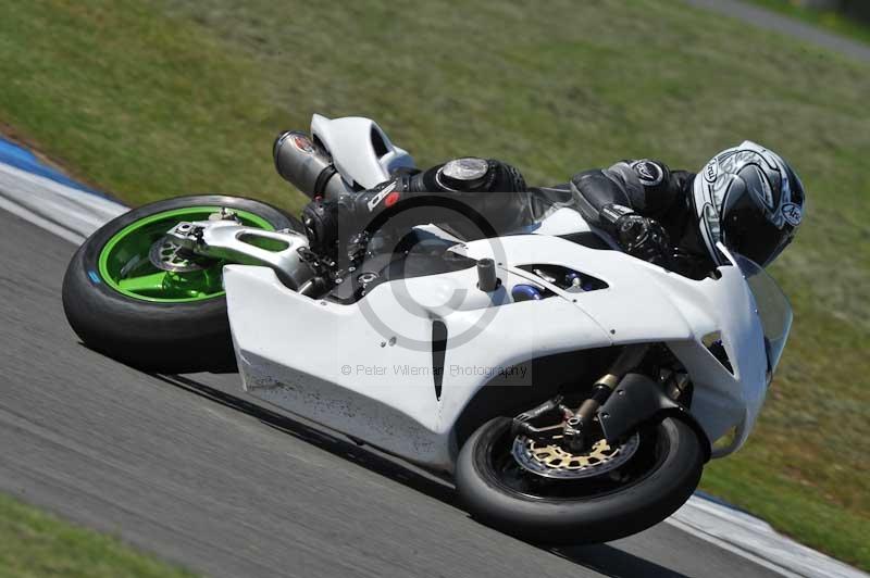 Motorcycle action photographs;donington;donington park leicestershire;donington photographs;event digital images;eventdigitalimages;no limits trackday;peter wileman photography;trackday;trackday digital images;trackday photos