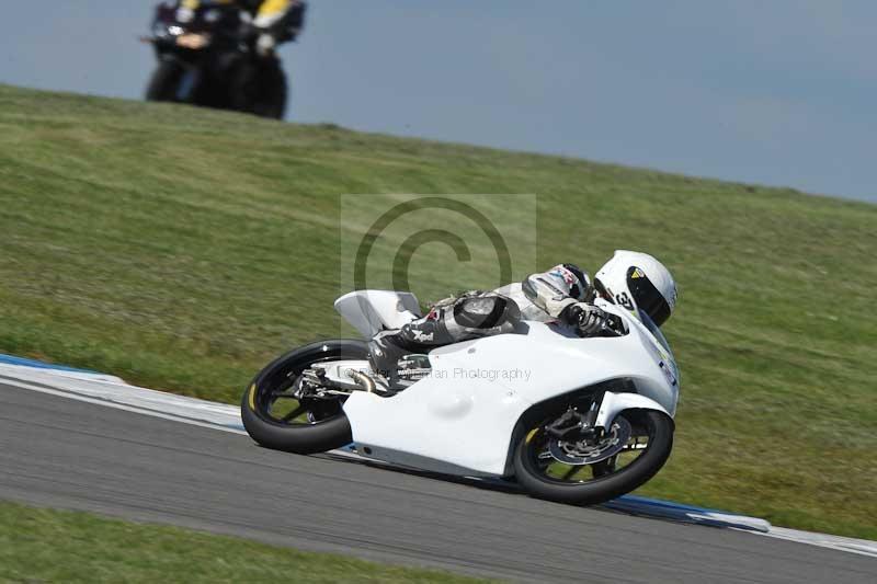 Motorcycle action photographs;donington;donington park leicestershire;donington photographs;event digital images;eventdigitalimages;no limits trackday;peter wileman photography;trackday;trackday digital images;trackday photos
