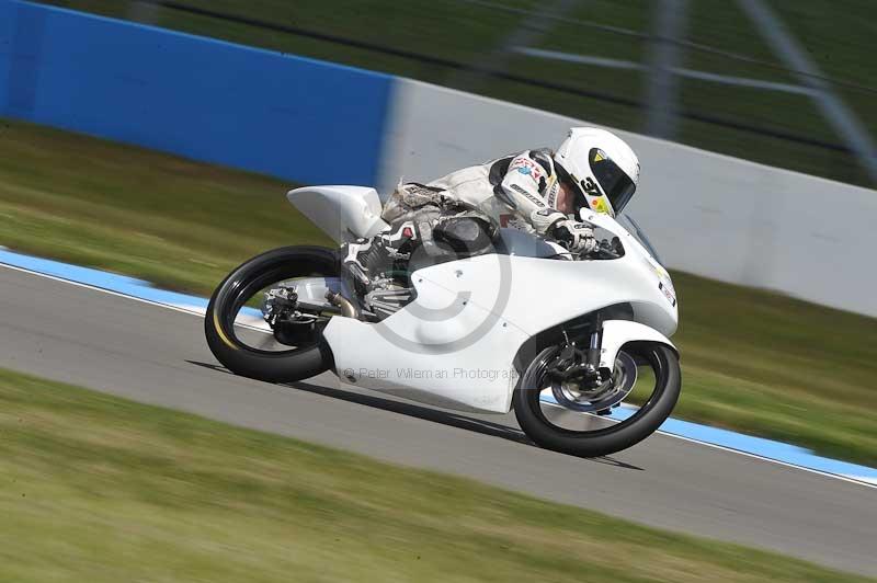 Motorcycle action photographs;donington;donington park leicestershire;donington photographs;event digital images;eventdigitalimages;no limits trackday;peter wileman photography;trackday;trackday digital images;trackday photos