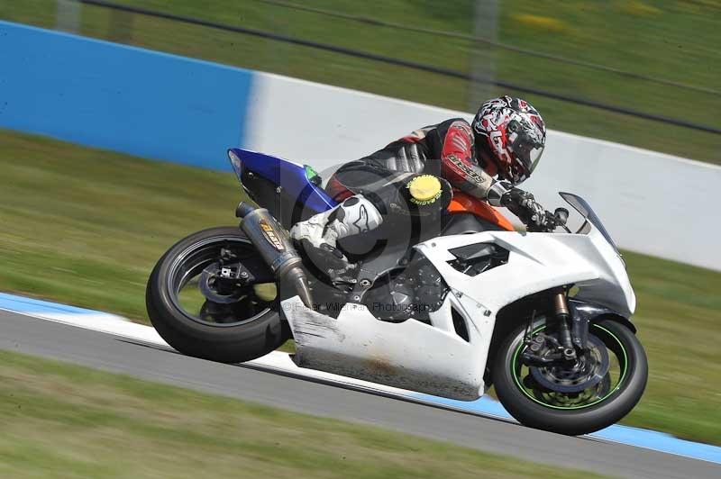 Motorcycle action photographs;donington;donington park leicestershire;donington photographs;event digital images;eventdigitalimages;no limits trackday;peter wileman photography;trackday;trackday digital images;trackday photos