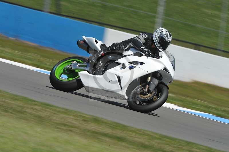 Motorcycle action photographs;donington;donington park leicestershire;donington photographs;event digital images;eventdigitalimages;no limits trackday;peter wileman photography;trackday;trackday digital images;trackday photos