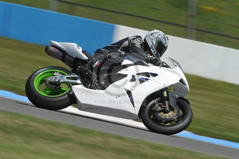 Motorcycle action photographs;donington;donington park leicestershire;donington photographs;event digital images;eventdigitalimages;no limits trackday;peter wileman photography;trackday;trackday digital images;trackday photos