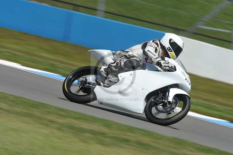 Motorcycle action photographs;donington;donington park leicestershire;donington photographs;event digital images;eventdigitalimages;no limits trackday;peter wileman photography;trackday;trackday digital images;trackday photos