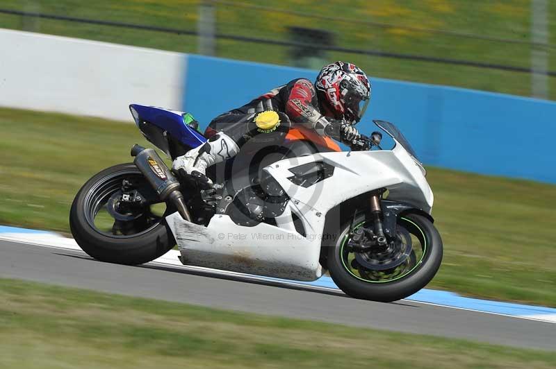 Motorcycle action photographs;donington;donington park leicestershire;donington photographs;event digital images;eventdigitalimages;no limits trackday;peter wileman photography;trackday;trackday digital images;trackday photos