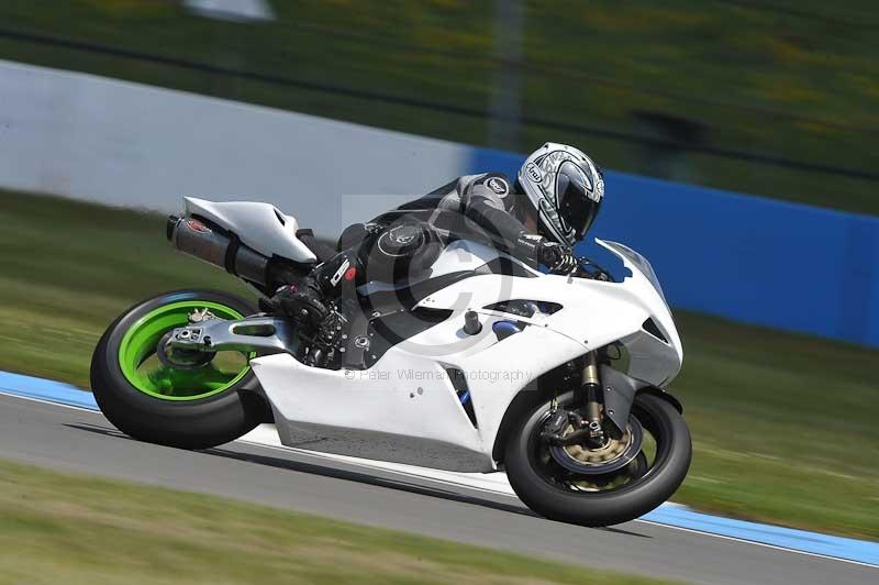Motorcycle action photographs;donington;donington park leicestershire;donington photographs;event digital images;eventdigitalimages;no limits trackday;peter wileman photography;trackday;trackday digital images;trackday photos