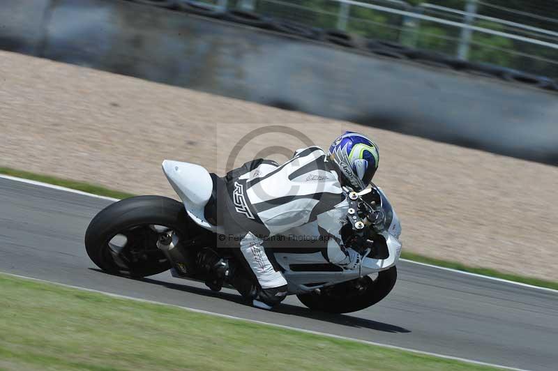 Motorcycle action photographs;donington;donington park leicestershire;donington photographs;event digital images;eventdigitalimages;no limits trackday;peter wileman photography;trackday;trackday digital images;trackday photos