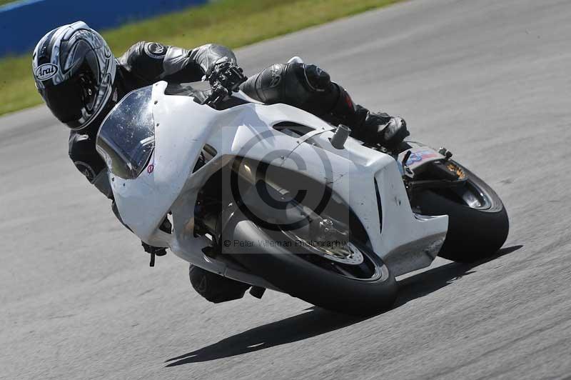Motorcycle action photographs;donington;donington park leicestershire;donington photographs;event digital images;eventdigitalimages;no limits trackday;peter wileman photography;trackday;trackday digital images;trackday photos