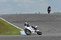Motorcycle-action-photographs;donington;donington-park-leicestershire;donington-photographs;event-digital-images;eventdigitalimages;no-limits-trackday;peter-wileman-photography;trackday;trackday-digital-images;trackday-photos