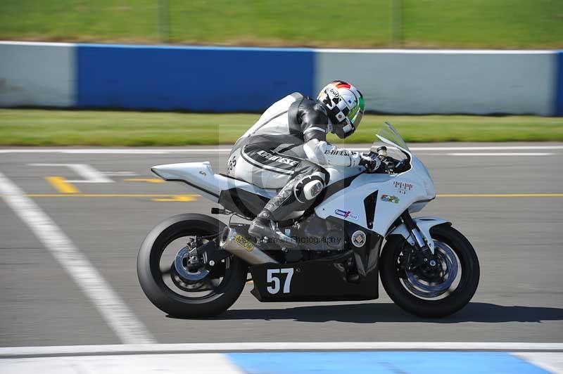 Motorcycle action photographs;donington;donington park leicestershire;donington photographs;event digital images;eventdigitalimages;no limits trackday;peter wileman photography;trackday;trackday digital images;trackday photos