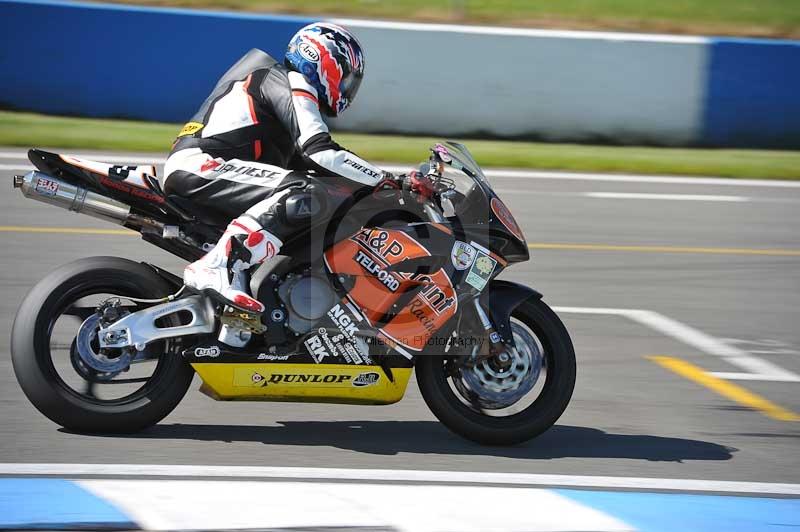Motorcycle action photographs;donington;donington park leicestershire;donington photographs;event digital images;eventdigitalimages;no limits trackday;peter wileman photography;trackday;trackday digital images;trackday photos
