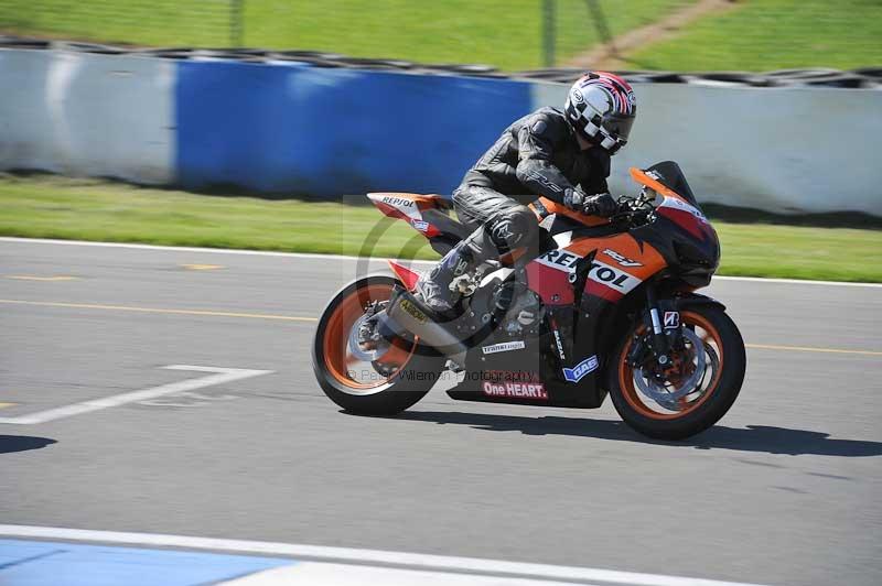 Motorcycle action photographs;donington;donington park leicestershire;donington photographs;event digital images;eventdigitalimages;no limits trackday;peter wileman photography;trackday;trackday digital images;trackday photos