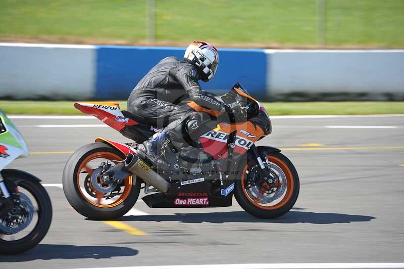 Motorcycle action photographs;donington;donington park leicestershire;donington photographs;event digital images;eventdigitalimages;no limits trackday;peter wileman photography;trackday;trackday digital images;trackday photos