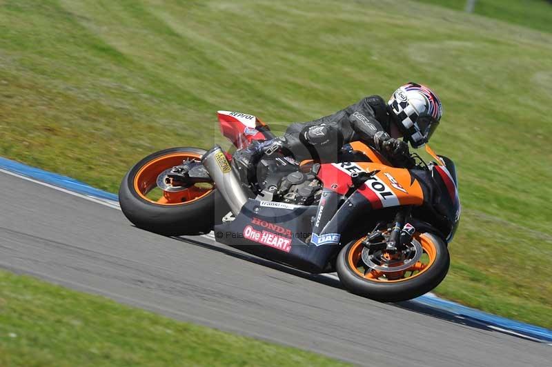 Motorcycle action photographs;donington;donington park leicestershire;donington photographs;event digital images;eventdigitalimages;no limits trackday;peter wileman photography;trackday;trackday digital images;trackday photos