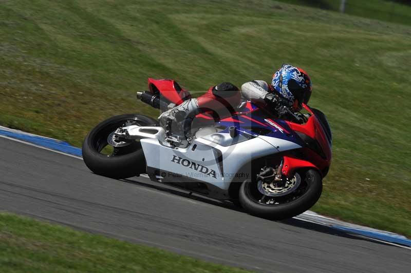 Motorcycle action photographs;donington;donington park leicestershire;donington photographs;event digital images;eventdigitalimages;no limits trackday;peter wileman photography;trackday;trackday digital images;trackday photos