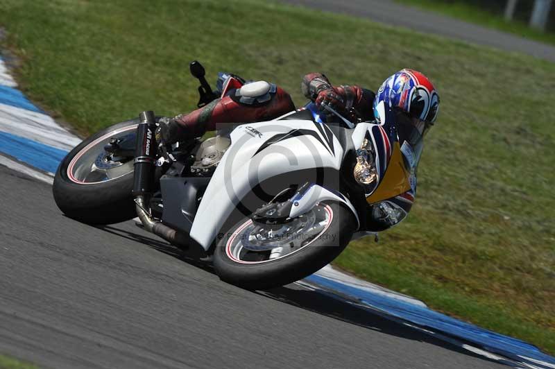 Motorcycle action photographs;donington;donington park leicestershire;donington photographs;event digital images;eventdigitalimages;no limits trackday;peter wileman photography;trackday;trackday digital images;trackday photos