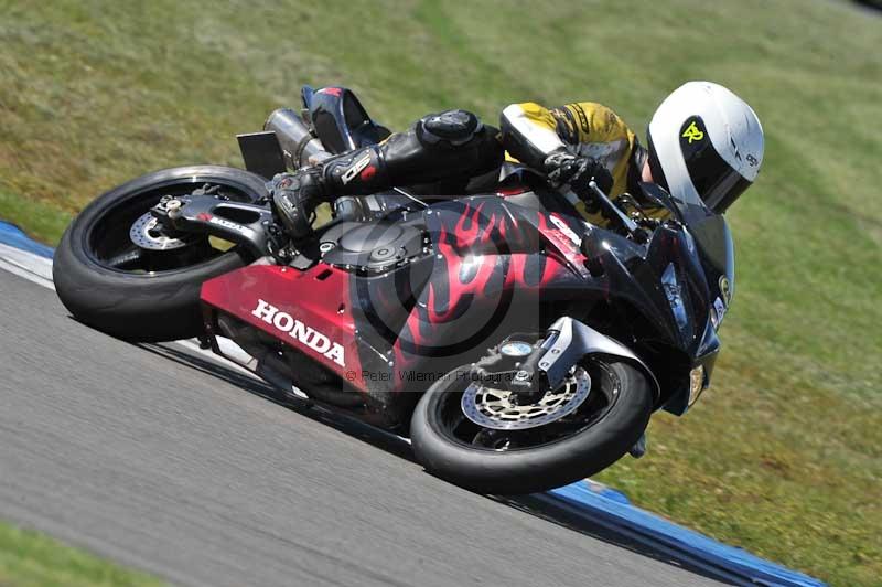 Motorcycle action photographs;donington;donington park leicestershire;donington photographs;event digital images;eventdigitalimages;no limits trackday;peter wileman photography;trackday;trackday digital images;trackday photos