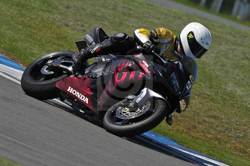 Motorcycle action photographs;donington;donington park leicestershire;donington photographs;event digital images;eventdigitalimages;no limits trackday;peter wileman photography;trackday;trackday digital images;trackday photos