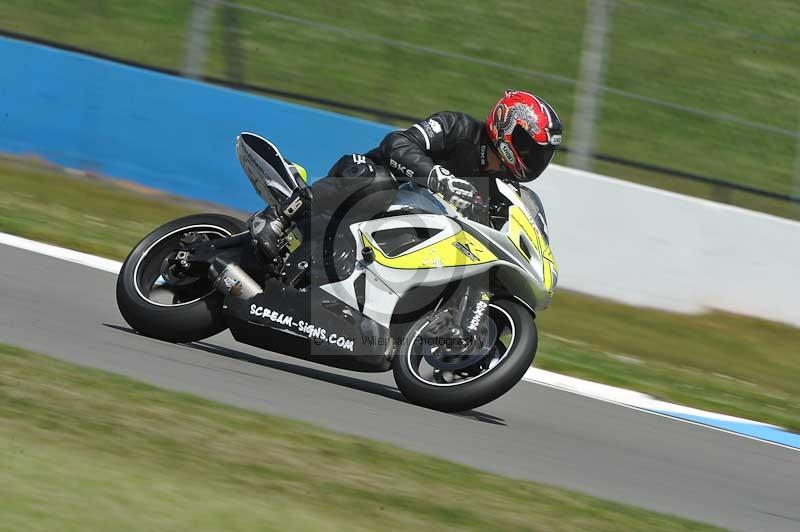 Motorcycle action photographs;donington;donington park leicestershire;donington photographs;event digital images;eventdigitalimages;no limits trackday;peter wileman photography;trackday;trackday digital images;trackday photos