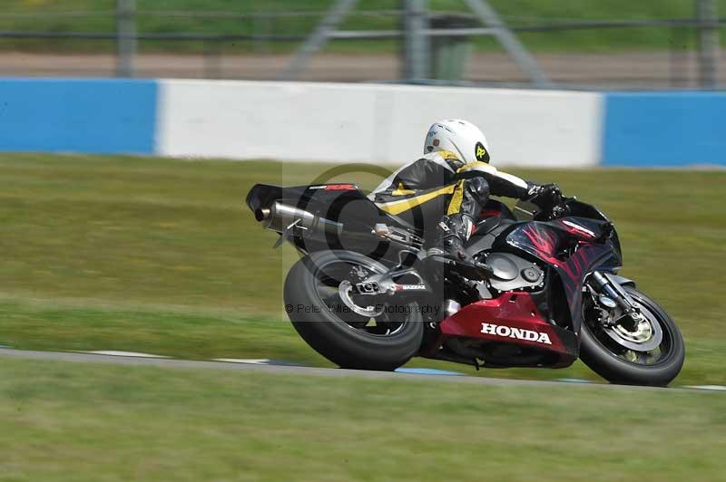 Motorcycle action photographs;donington;donington park leicestershire;donington photographs;event digital images;eventdigitalimages;no limits trackday;peter wileman photography;trackday;trackday digital images;trackday photos