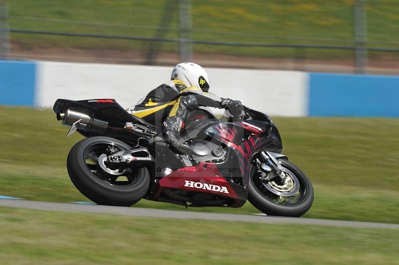 Motorcycle action photographs;donington;donington park leicestershire;donington photographs;event digital images;eventdigitalimages;no limits trackday;peter wileman photography;trackday;trackday digital images;trackday photos