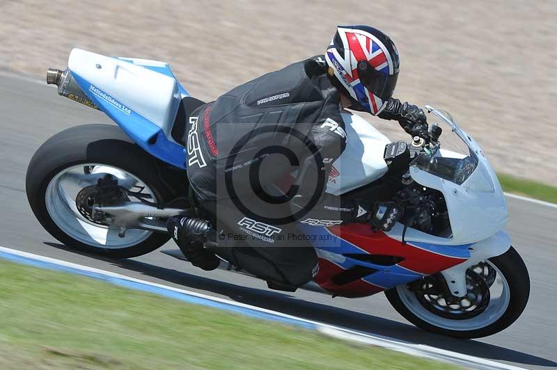 Motorcycle action photographs;donington;donington park leicestershire;donington photographs;event digital images;eventdigitalimages;no limits trackday;peter wileman photography;trackday;trackday digital images;trackday photos