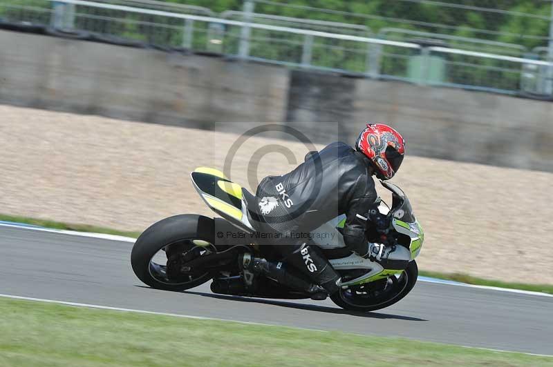 Motorcycle action photographs;donington;donington park leicestershire;donington photographs;event digital images;eventdigitalimages;no limits trackday;peter wileman photography;trackday;trackday digital images;trackday photos