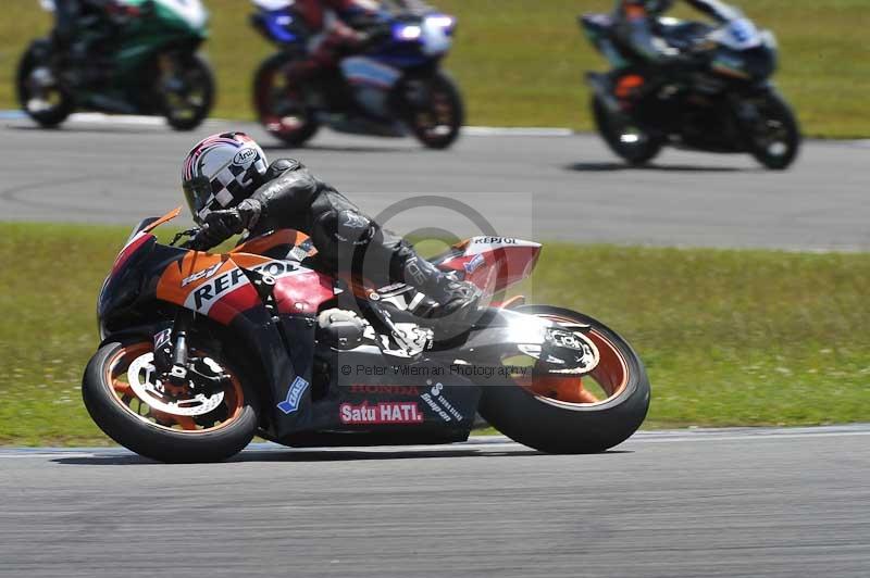 Motorcycle action photographs;donington;donington park leicestershire;donington photographs;event digital images;eventdigitalimages;no limits trackday;peter wileman photography;trackday;trackday digital images;trackday photos