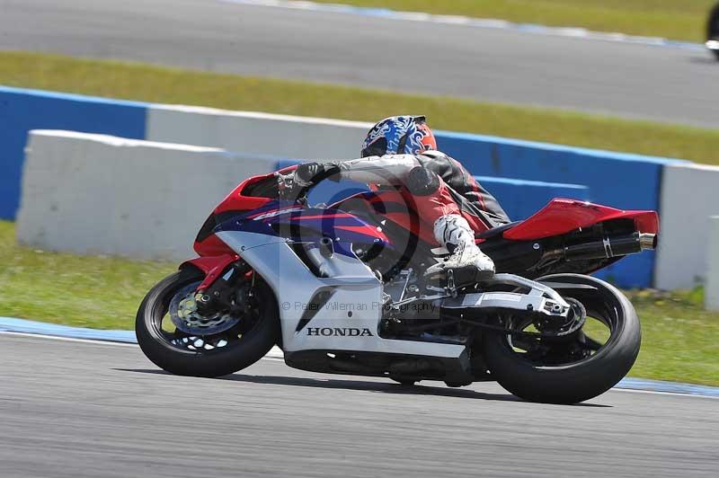 Motorcycle action photographs;donington;donington park leicestershire;donington photographs;event digital images;eventdigitalimages;no limits trackday;peter wileman photography;trackday;trackday digital images;trackday photos