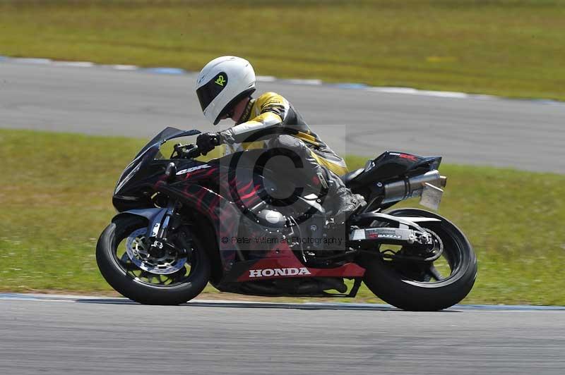 Motorcycle action photographs;donington;donington park leicestershire;donington photographs;event digital images;eventdigitalimages;no limits trackday;peter wileman photography;trackday;trackday digital images;trackday photos