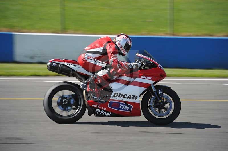 Motorcycle action photographs;donington;donington park leicestershire;donington photographs;event digital images;eventdigitalimages;no limits trackday;peter wileman photography;trackday;trackday digital images;trackday photos
