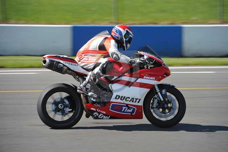 Motorcycle action photographs;donington;donington park leicestershire;donington photographs;event digital images;eventdigitalimages;no limits trackday;peter wileman photography;trackday;trackday digital images;trackday photos