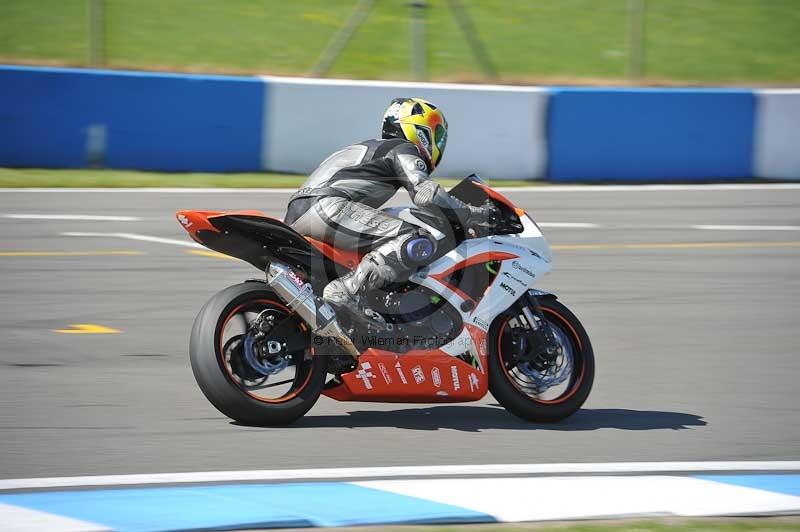 Motorcycle action photographs;donington;donington park leicestershire;donington photographs;event digital images;eventdigitalimages;no limits trackday;peter wileman photography;trackday;trackday digital images;trackday photos
