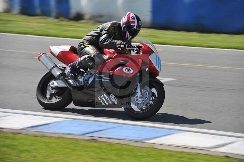 Motorcycle action photographs;donington;donington park leicestershire;donington photographs;event digital images;eventdigitalimages;no limits trackday;peter wileman photography;trackday;trackday digital images;trackday photos