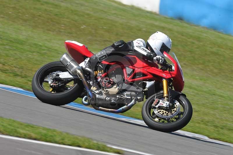 Motorcycle action photographs;donington;donington park leicestershire;donington photographs;event digital images;eventdigitalimages;no limits trackday;peter wileman photography;trackday;trackday digital images;trackday photos